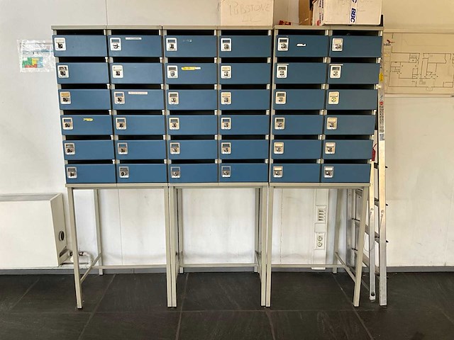 Metalen brievenkast (3x) - afbeelding 1 van  5