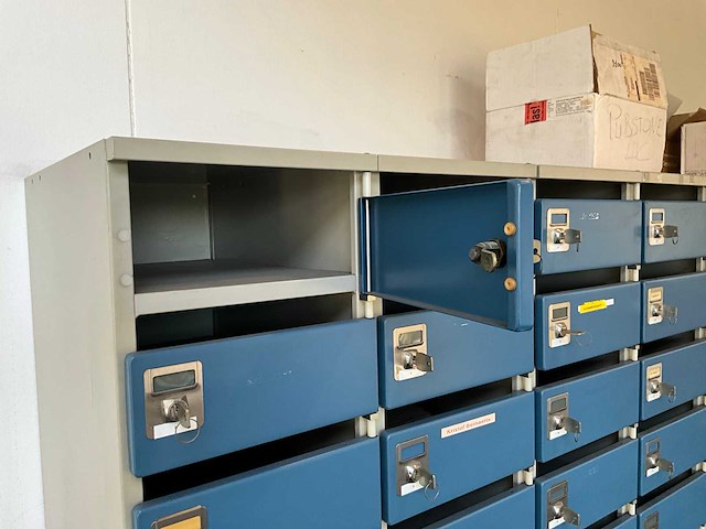Metalen brievenkast (3x) - afbeelding 3 van  5