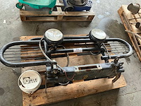 Metalen bumper/voorzetstuk voor landrover of minerva jeep - afbeelding 1 van  7