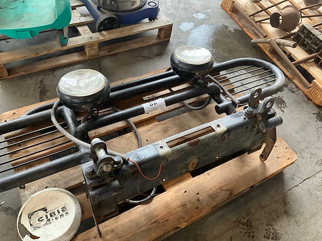 Metalen bumper/voorzetstuk voor landrover of minerva jeep - afbeelding 2 van  7