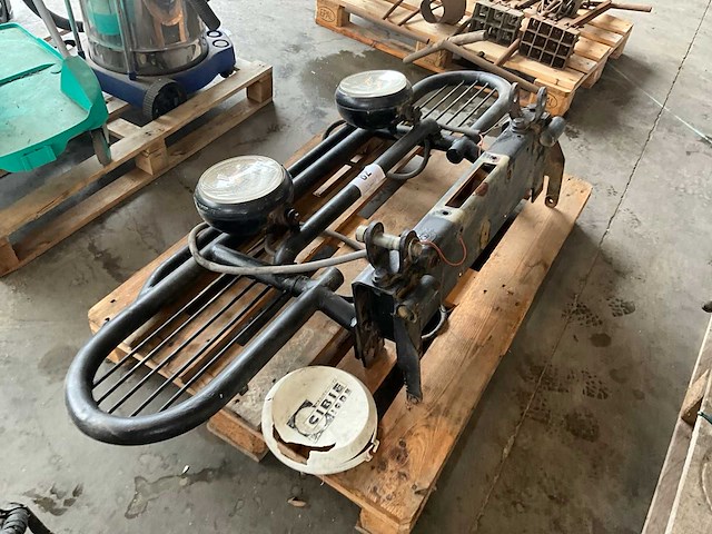 Metalen bumper/voorzetstuk voor landrover of minerva jeep - afbeelding 3 van  7