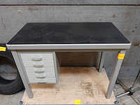 Metalen bureau met 5 laden h.72 b.94 d.50 cm - afbeelding 2 van  4