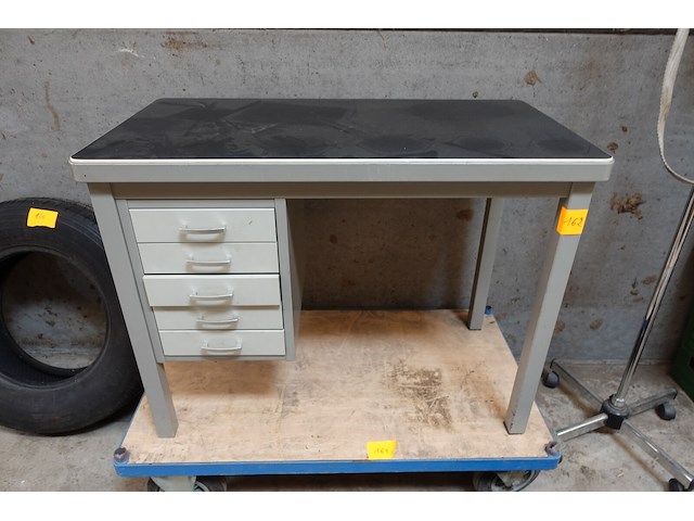 Metalen bureau met 5 laden h.72 b.94 d.50 cm - afbeelding 4 van  4