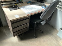 Metalen bureau - afbeelding 2 van  4