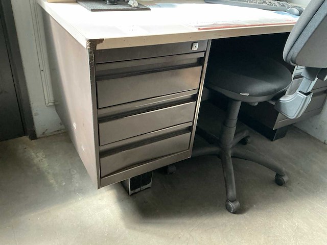 Metalen bureau - afbeelding 3 van  4
