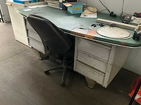 Metalen bureau - afbeelding 1 van  4