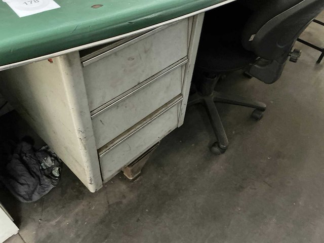 Metalen bureau - afbeelding 3 van  4