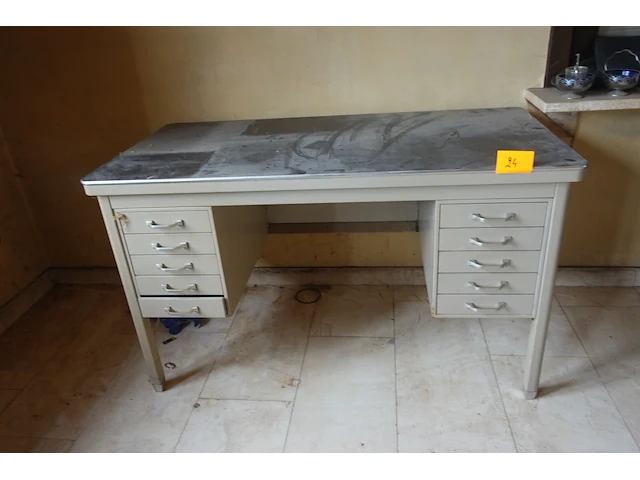 Metalen bureau - afbeelding 1 van  2
