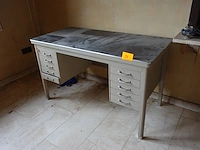 Metalen bureau - afbeelding 2 van  2
