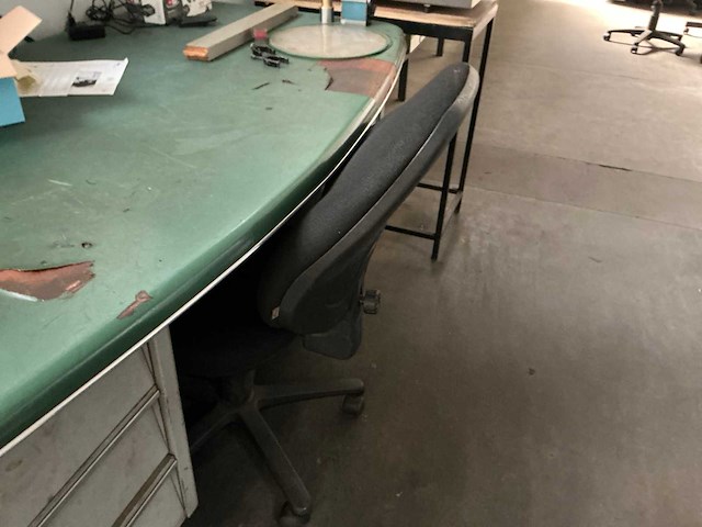 Metalen bureau - afbeelding 2 van  2