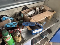 Metalen bureaukast met inhoud - afbeelding 3 van  3