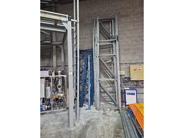Metalen constructie / gedemonteerde... - afbeelding 2 van  7