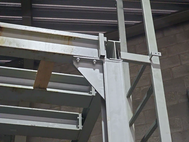 Metalen constructie / gedemonteerde... - afbeelding 4 van  7
