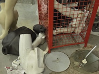 Metalen container met paspoppen - afbeelding 1 van  1