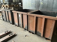 Metalen container voor heftruck (3x) - afbeelding 1 van  4