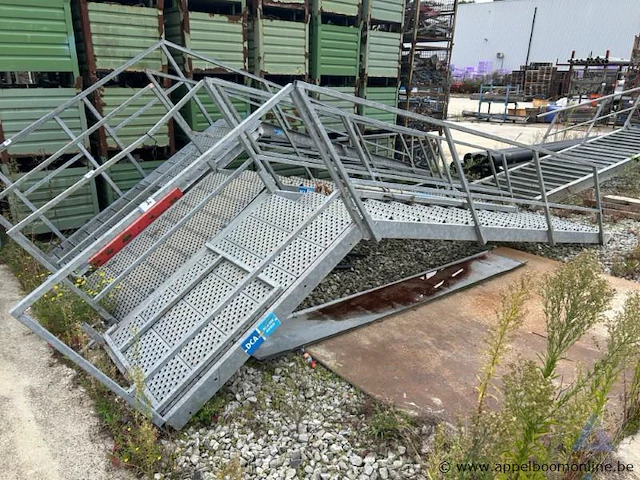 Metalen containertrap - afbeelding 1 van  1