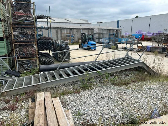 Metalen containertrap - afbeelding 1 van  1