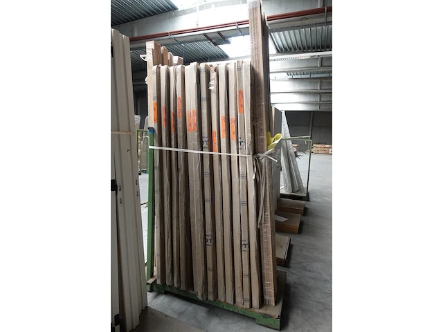 Metalen deurhouder + inhoud - afbeelding 4 van  4