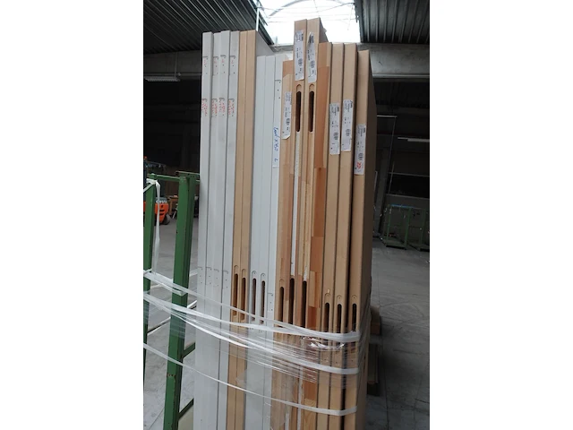 Metalen deurhouder + inhoud - afbeelding 2 van  4