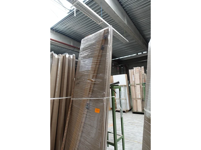 Metalen deurhouder + inhoud - afbeelding 2 van  3