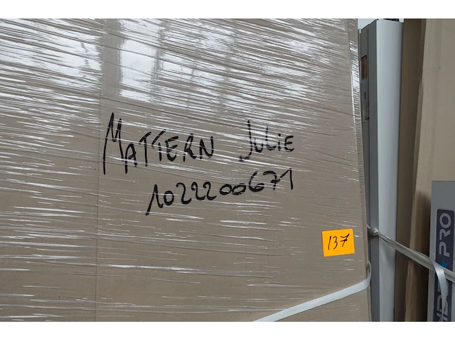 Metalen deurhouder + inhoud - afbeelding 3 van  4
