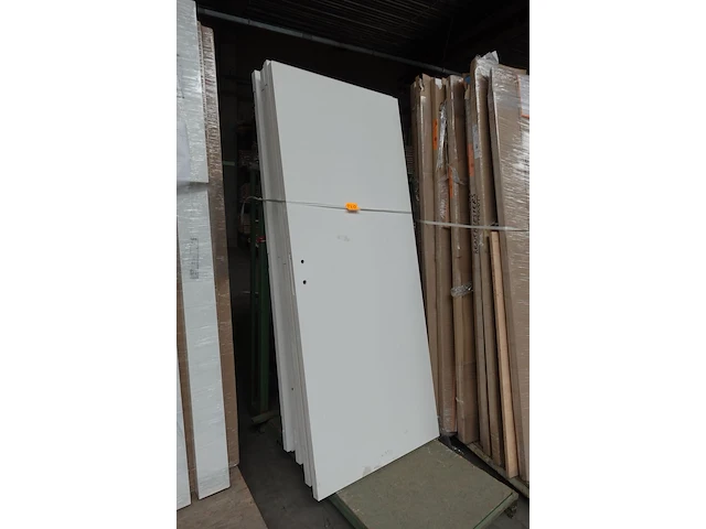 Metalen deurhouder + inhoud - afbeelding 1 van  4