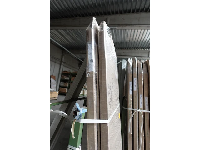 Metalen deurhouder + inhoud - afbeelding 2 van  4