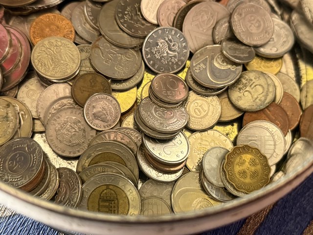 Metalen doosje met diverse munten - afbeelding 3 van  4