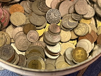 Metalen doosje met diverse munten - afbeelding 3 van  4