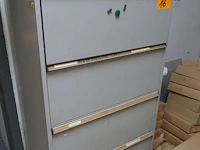 Metalen dossierkast vintage model + ladenblok