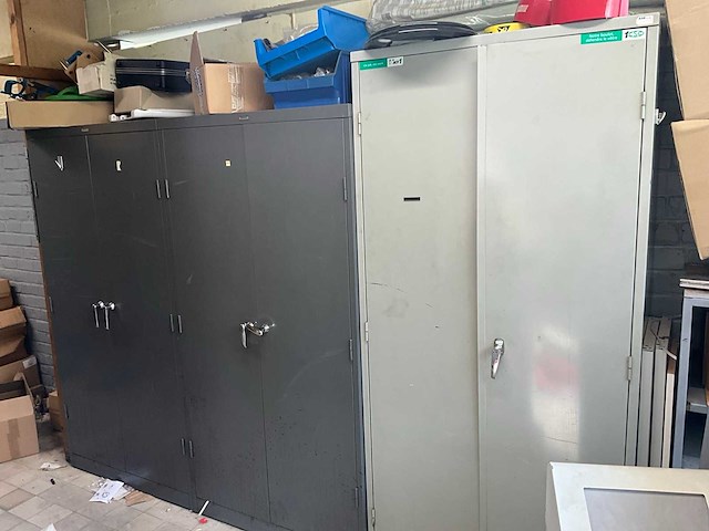 Metalen dossierkasten (4x) + werkbank - afbeelding 1 van  14