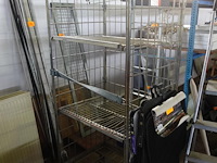 Metalen draadkooi op wielen - afbeelding 1 van  3