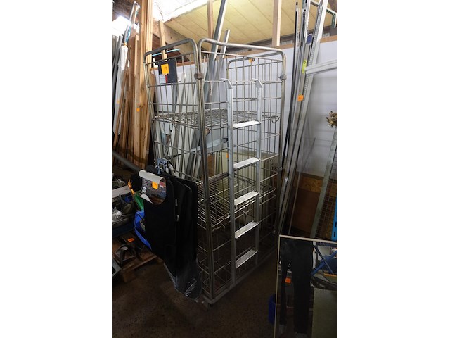 Metalen draadkooi op wielen - afbeelding 2 van  3