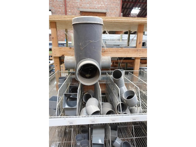 Metalen draadmanden + inhoud pvc koppelstukken - afbeelding 4 van  7