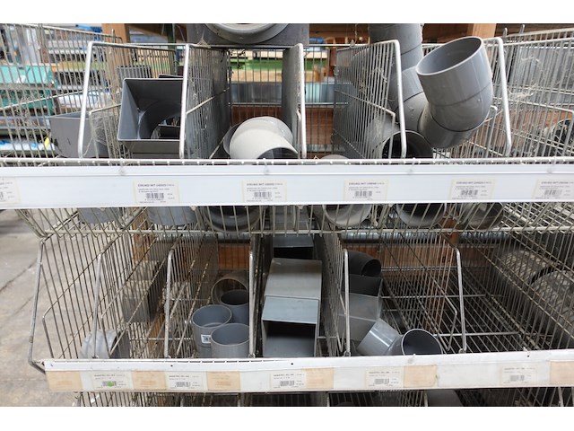 Metalen draadmanden + inhoud pvc koppelstukken - afbeelding 5 van  7