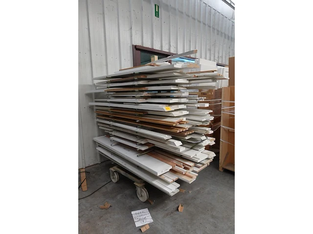 Metalen droogrek + inhoud - afbeelding 1 van  5