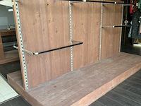 Metalen dubbele rek met hout bekleed