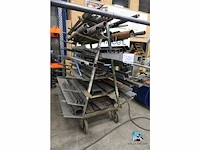 Metalen ezel met inhoud