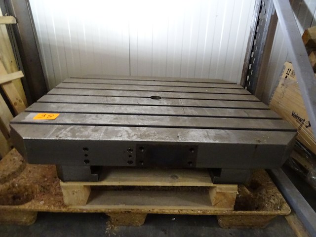 Metalen freestafel - afbeelding 1 van  2