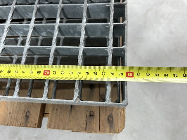 Metalen galvanisé traptredes (16st) - afbeelding 2 van  3