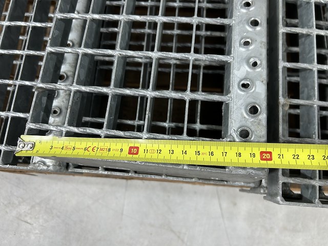 Metalen galvanisé traptredes (16st) - afbeelding 3 van  3