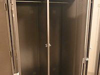 Metalen garderobekast - afbeelding 2 van  2