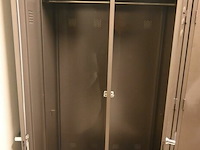 Metalen garderobekast - afbeelding 2 van  2
