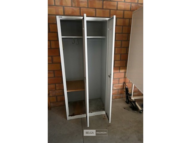 Metalen garderobekast - afbeelding 2 van  2