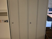 Metalen garderobekast - afbeelding 1 van  2