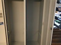 Metalen garderobekast - afbeelding 2 van  2