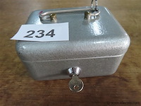 Metalen geldkoffer met sleutel - afbeelding 3 van  3