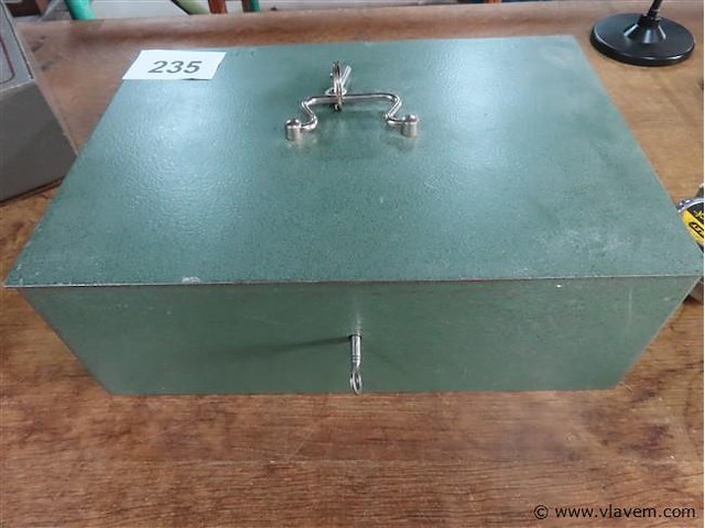 Metalen geldkoffer met sleutel - afbeelding 3 van  3