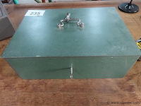 Metalen geldkoffer met sleutel - afbeelding 3 van  3