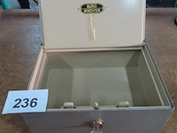 Metalen geldkoffer met sleutel - afbeelding 1 van  3